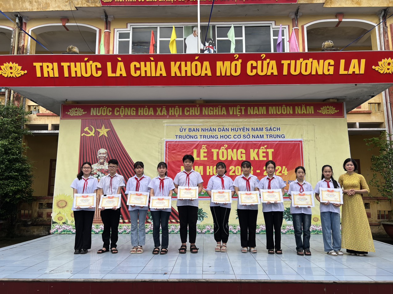 hieu pho trao thương 10 lop