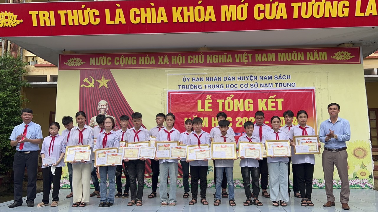 trao thuong hoc sinh dat thanh tich